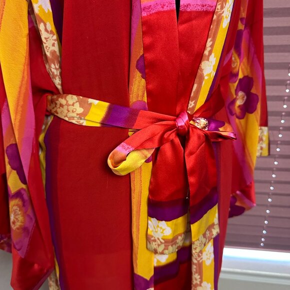 Victoria's Secret Collection Robe sz M satin red floral short Gold label belted - Picture 3 of 7